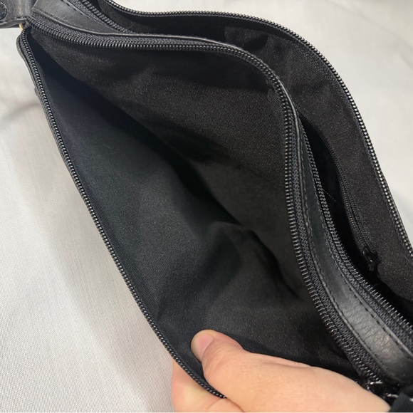 Elegant Black Crossbody Bag - Picture 4 of 6